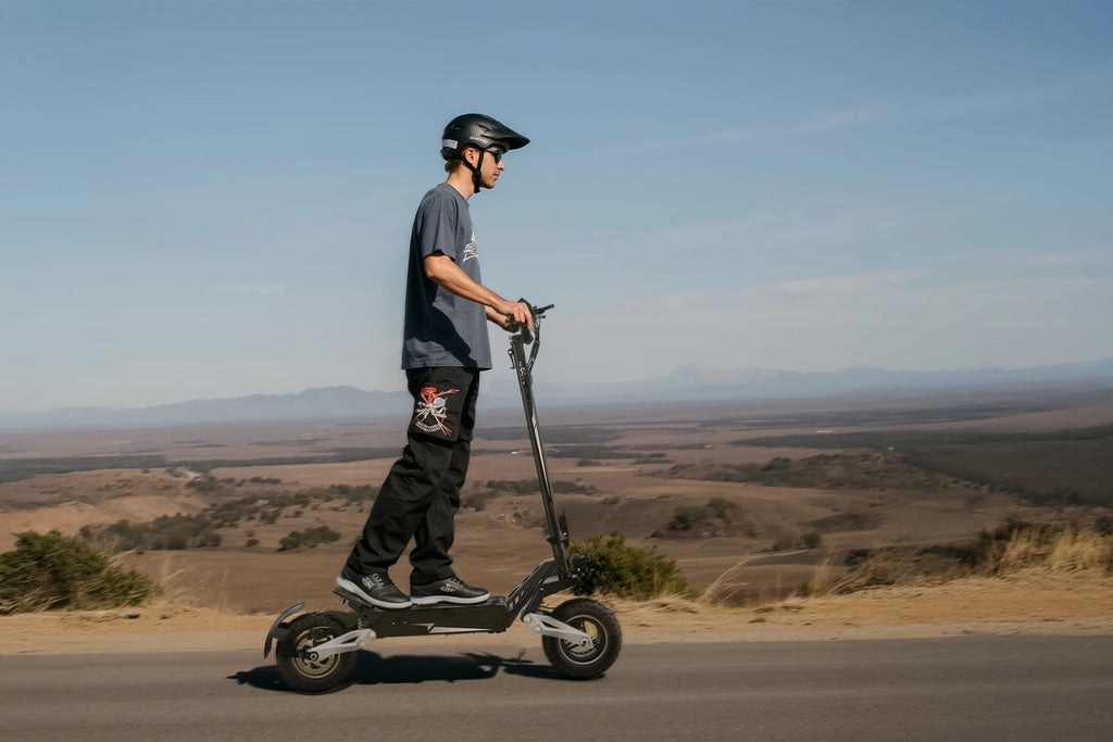 OOTD T10 E-Scooter 900W Peak power 48V13.5Ah LED Display Electric Scooter Adult 11-inch Off-Road Tire Convenient Fold EScooters